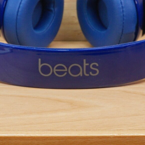 Beats by Dr. Dre Solo2 Wired Over the Ear Headphones, Model B0518, Blue - Picture 5 of 10
